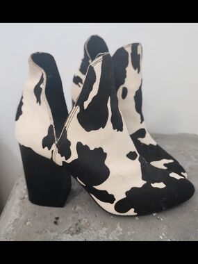 Steve Madden Black & Cream Cow-Print Block Heel Ankle Boots